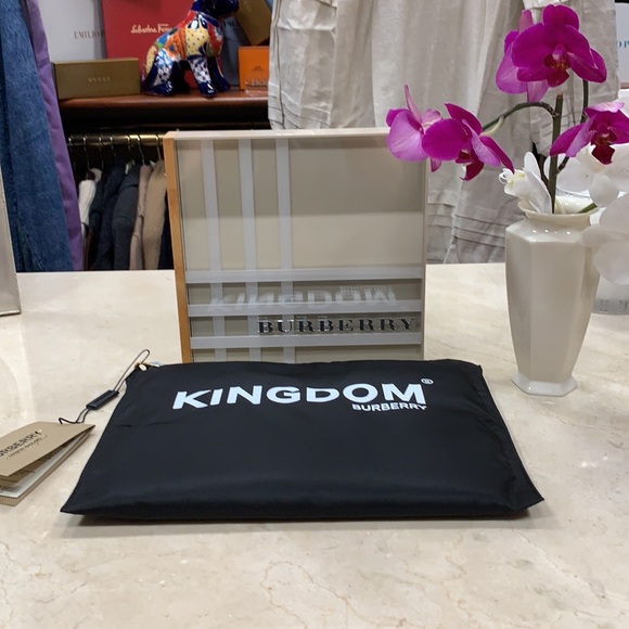 BURBERRY LONDON SIGNATURE LARGE BLACK NYLON POUCH/CLUTCH W/ KINGDOM CHECK LINING - Picture 2 of 16